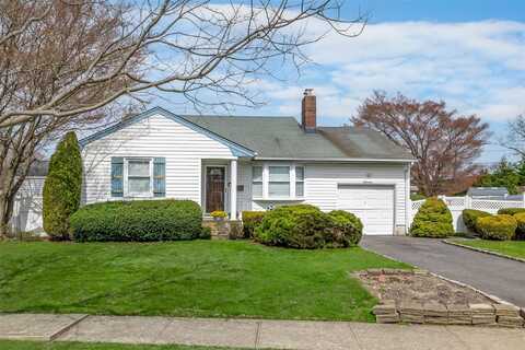 7 Gainsboro Lane, Syosset, NY 11791