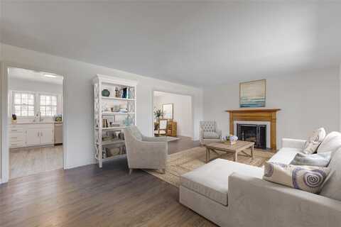 126 Bayville Avenue, Bayville, NY 11709
