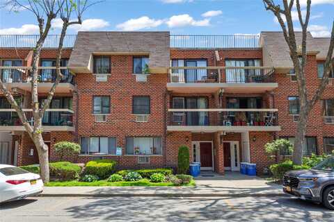 71-09 Sutton Place, Flushing, NY 11365