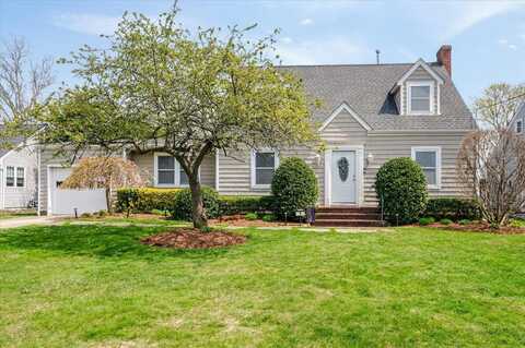 9 Walnut Avenue, Patchogue, NY 11772