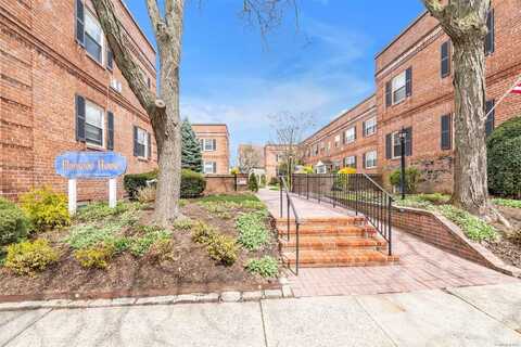 21 S Village Avenue, Rockville Centre, NY 11570