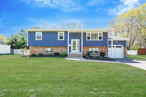 32 Country Greens Drive, Bellport, NY 11713