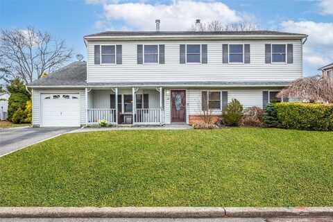19 Sequoia Way, Holbrook, NY 11741