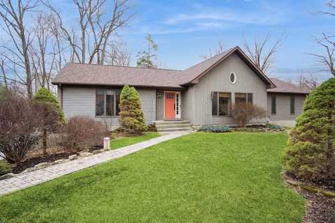 12 Red Oak Lane, Fishkill, NY 12524