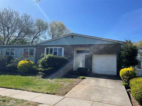21 Flower Road, Valley Stream, NY 11581