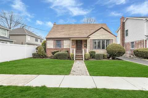 175 Andrews Road, Mineola, NY 11501