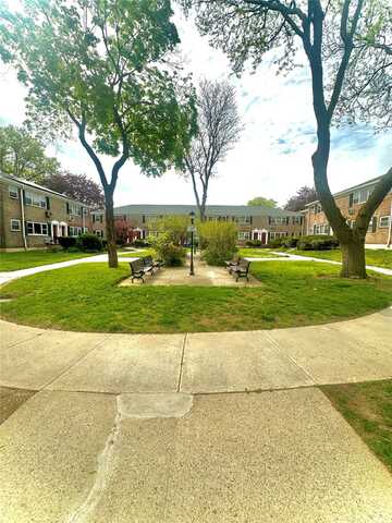 150-18 Jewel Ave, Flushing, NY 11367