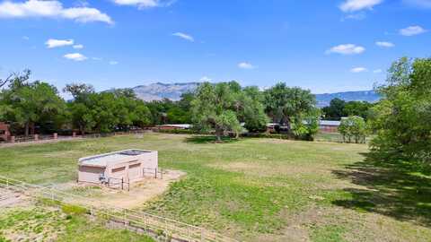 8737 Rio Grande Boulevard NW, Los Ranchos, NM 87114