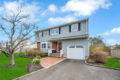 174 7th Street, Bohemia, NY 11716