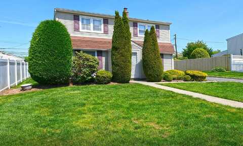 30 Castle Lane, Levittown, NY 11756