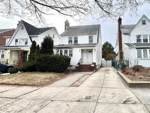 6136 220th Street, Oakland Gardens, NY 11364