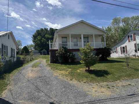 18 BREEZEWOOD DR, STAUNTON, VA 24401