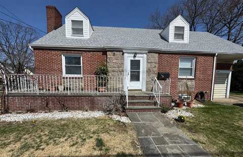 904 Benris Avenue, Franklin Square, NY 11010