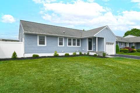 20 Scholl Drive, Farmingdale, NY 11735