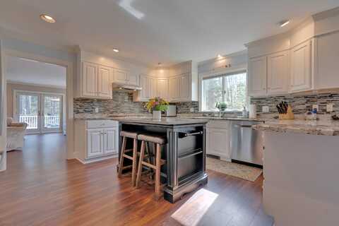 8 Touchstone Drive, Kennebunkport, ME 04046