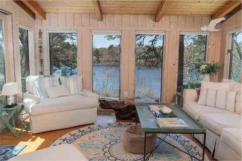 10 Wood Duck Way, Oak Bluffs, MA 02557