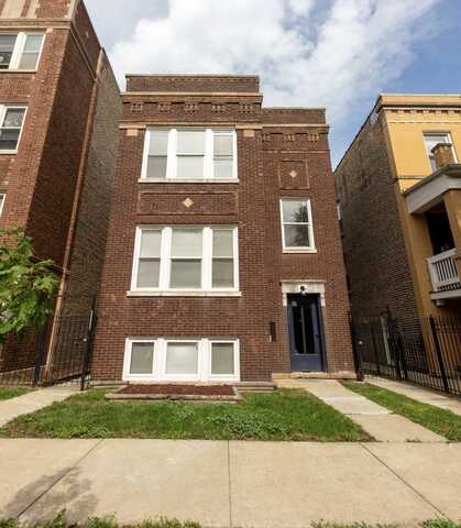 2850 W Barry Avenue, Chicago, IL 60618
