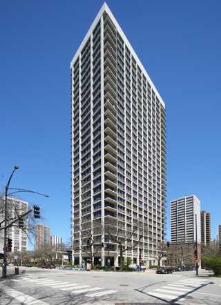 88 W Schiller Street, Chicago, IL 60610