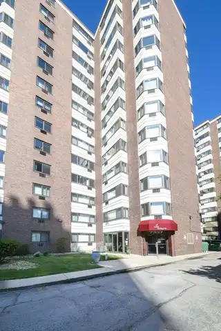 7337 S South Shore Drive, Chicago, IL 60649