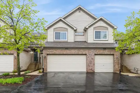 924 Parkhill Circle, Aurora, IL 60502