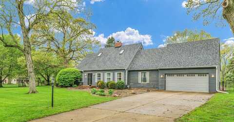 1304 Woodland Court, Mahomet, IL 61853