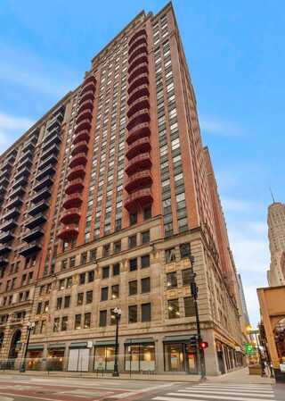 208 W WASHINGTON Street, Chicago, IL 60606