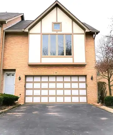 33 Cliffside Circle Drive, Willow Springs, IL 60480