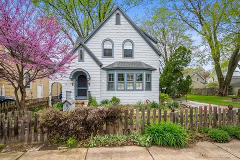 822 Indiana Avenue, Saint Charles, IL 60174
