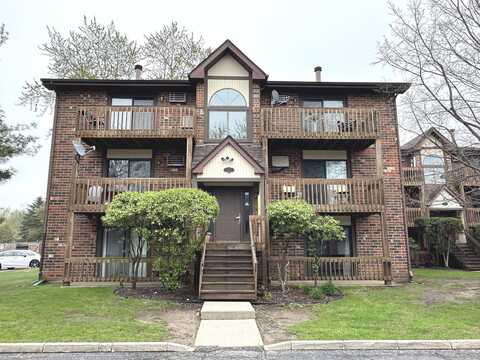 431 Berkshire Drive, Crystal Lake, IL 60014