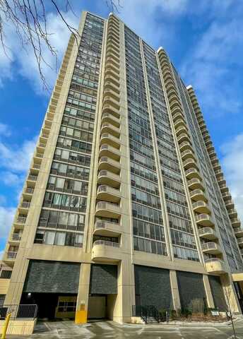 3930 N Pine Grove Avenue, Chicago, IL 60613