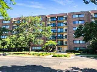 1840 Huntington Boulevard, Hoffman Estates, IL 60169
