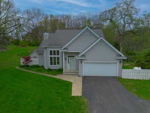 1102 Lost Nation Road, Dixon, IL 61021