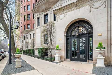 2608 N Lakeview Avenue, Chicago, IL 60614