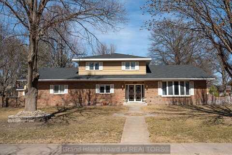 1316 Grand Ave, Grand Island, NE 68801