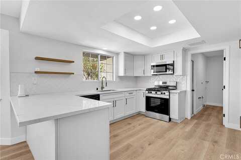 7115 Redwood Avenue, Hesperia, CA 92345