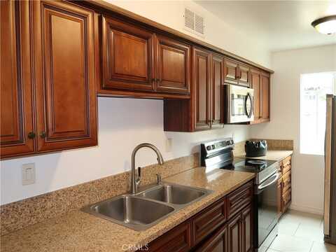 8055 Canby Avenue, Reseda, CA 91335