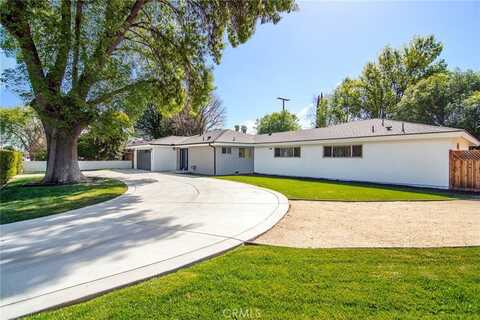22548 Victory Boulevard, Woodland Hills, CA 91367