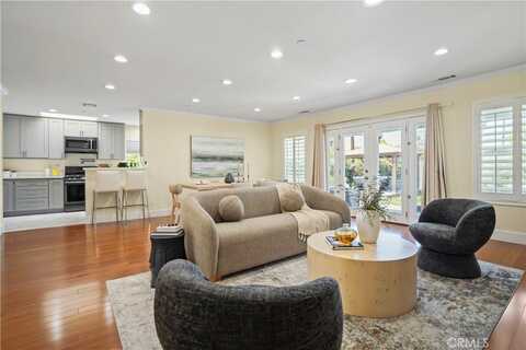 6475 Randi Avenue, Woodland Hills, CA 91303
