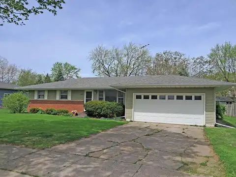 220 Sherwood Drive, Crown Point, IN 46307