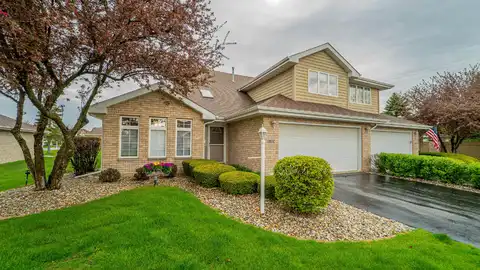 1010 Easy Street, Crown Point, IN 46307