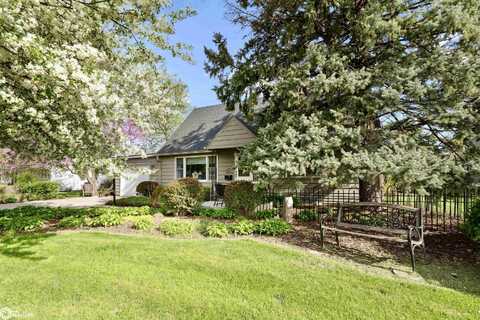1717 10Th Avenue, Grinnell, IA 50112