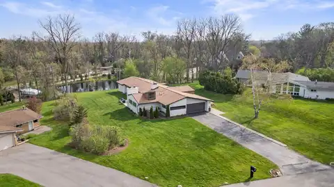 2330 N Pine Center Drive, West Bloomfield, MI 48323