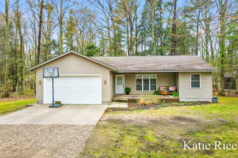 7917 S Wood Street, Rothbury, MI 49452