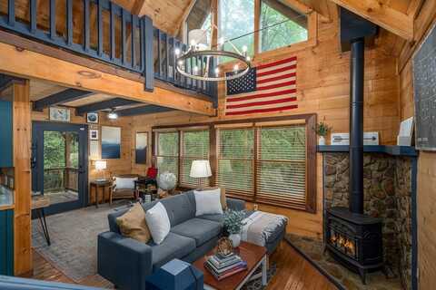 121 Farmstead Road, Ellijay, GA 30540