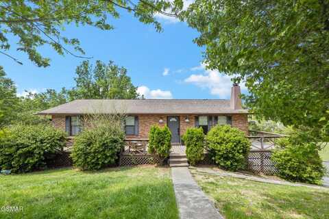 1021 Hilltop Circle, Sevierville, TN 37876