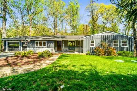 90 Locust Ln, Upper Saddle River, NJ 07458
