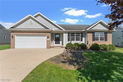 4662 Helmsworth Drive NE, Canton, OH 44714