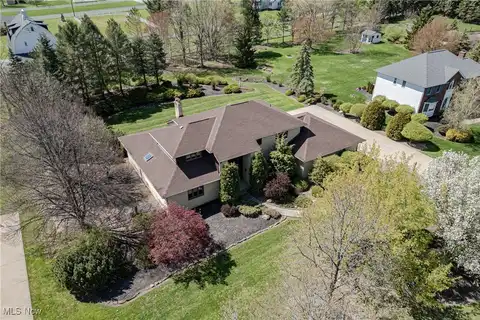 2882 Oakwood Drive, Willoughby Hills, OH 44094