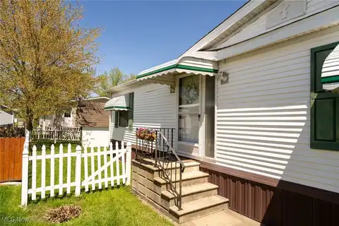 201 Pin Oak Circle, Elyria, OH 44035