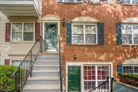 12 Rider Ct, Newark, NJ 07103